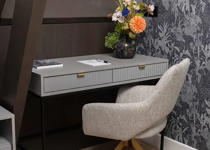 - Restaurant Hoeve Kromwijk Hotel Zoetermeer